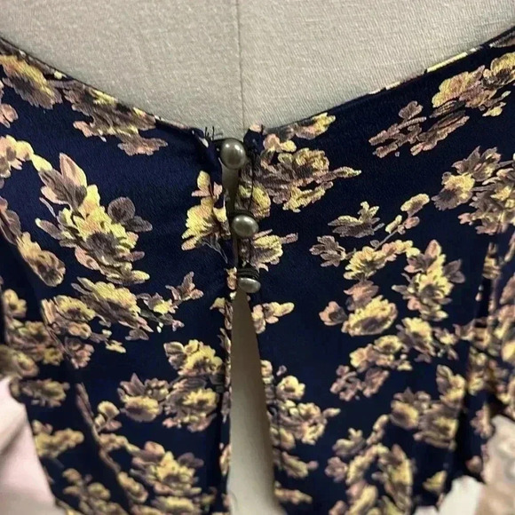 Free People Flowing Floral Tank Top – Open Back – Size M – Navy Blue - Picture 3 of 13